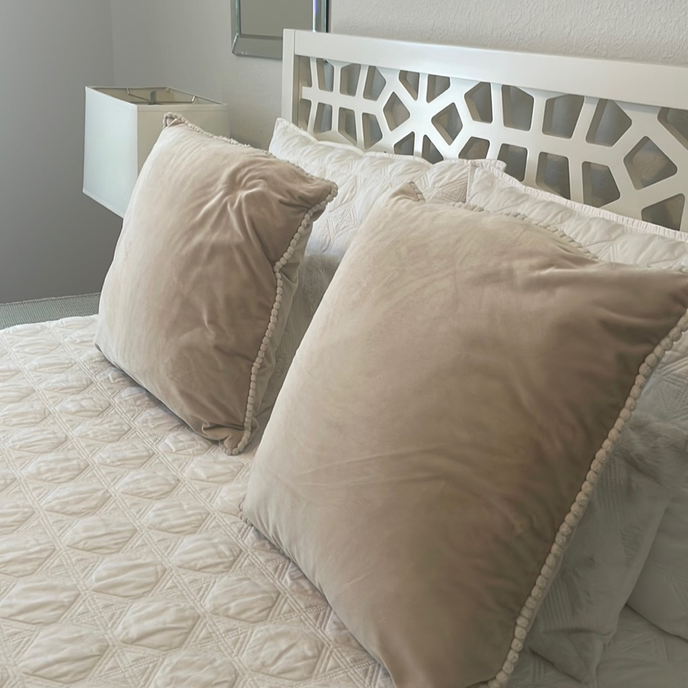 Beige pillows.